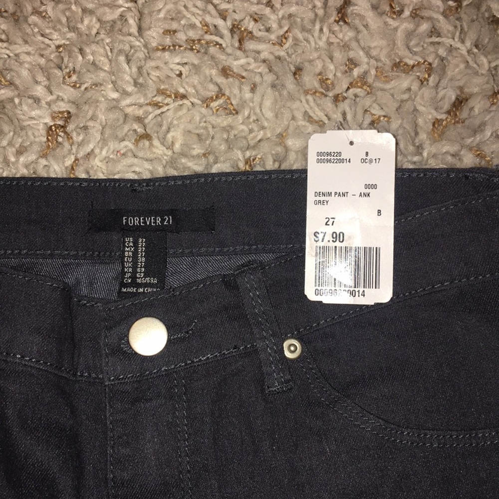 ‼️NWT FOREVER 21 WOMENS JEANS ‼️ - Picture 2 of 3